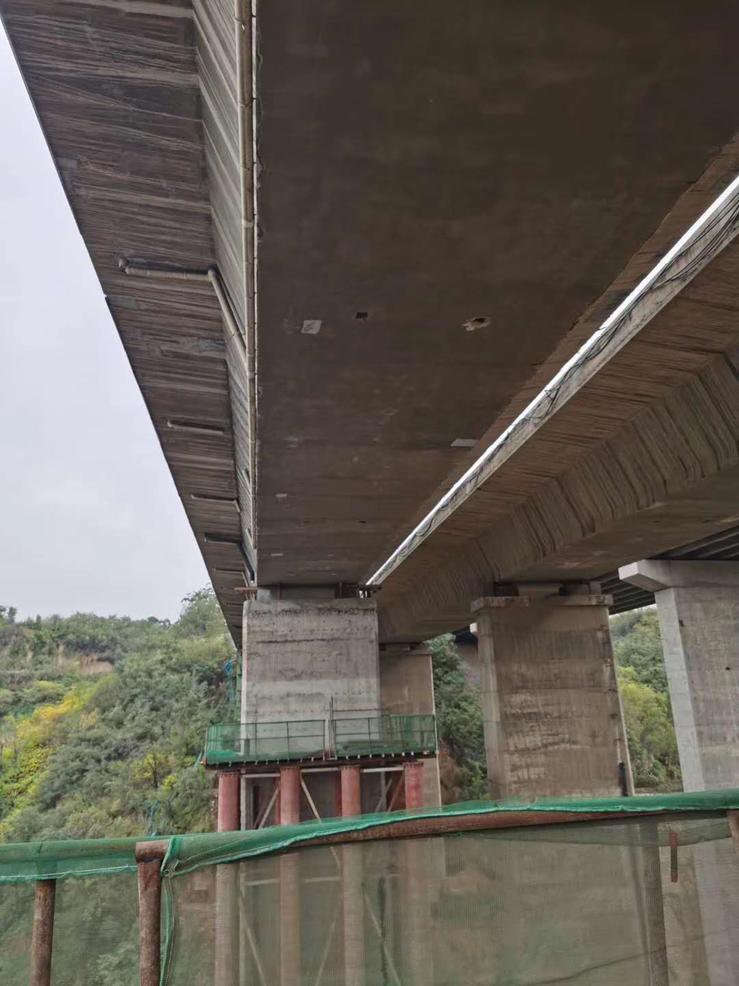 石嘴山桥梁加固前制定可行设计方案图并用对施工方法